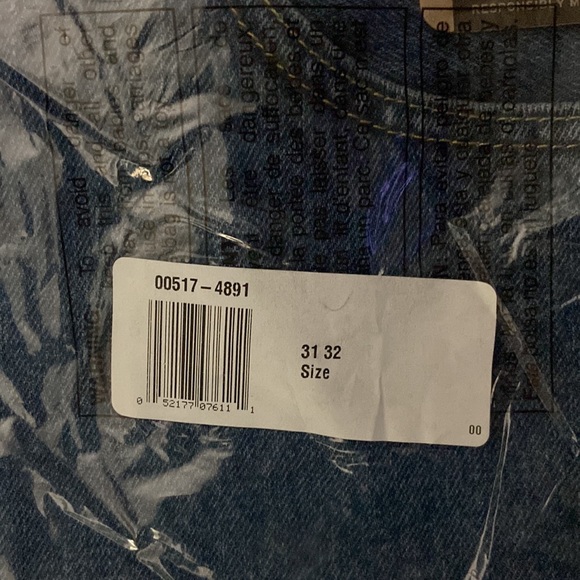 Brand new never open Levi’s - Picture 3 of 4